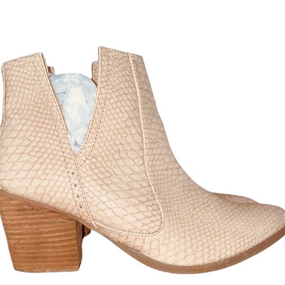 NOT RATED Lizard Texture Vegan Leather Chelsea Boots - EUC - Picture 5 of 5